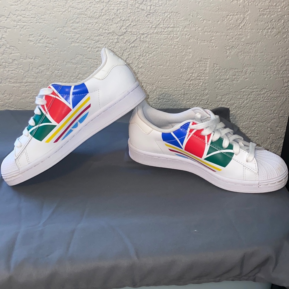 Adidas Originals Superstar Pure Colorful Trefoil. Cloud White. Youth Size 3.5